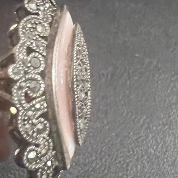 Sterling Silver Openwork Marcasite Shield and Mother of Pearl Cocoon Ring SZ 6 - Picture 11 of 12